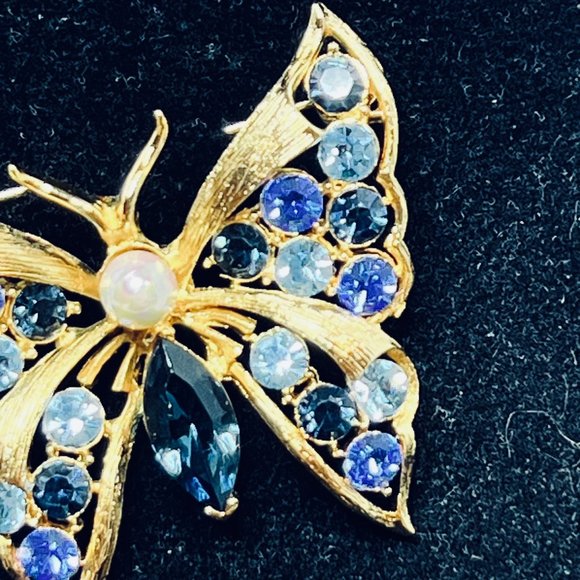 Lia Gold Tone, Faux Pearl And Blue Rhinestone Butterfly Brooch - Picture 4 of 5